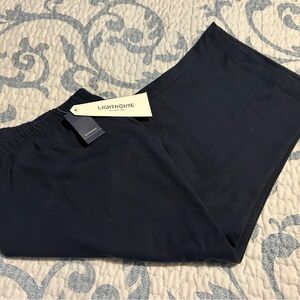 Lands' End Classic Navy capris XL